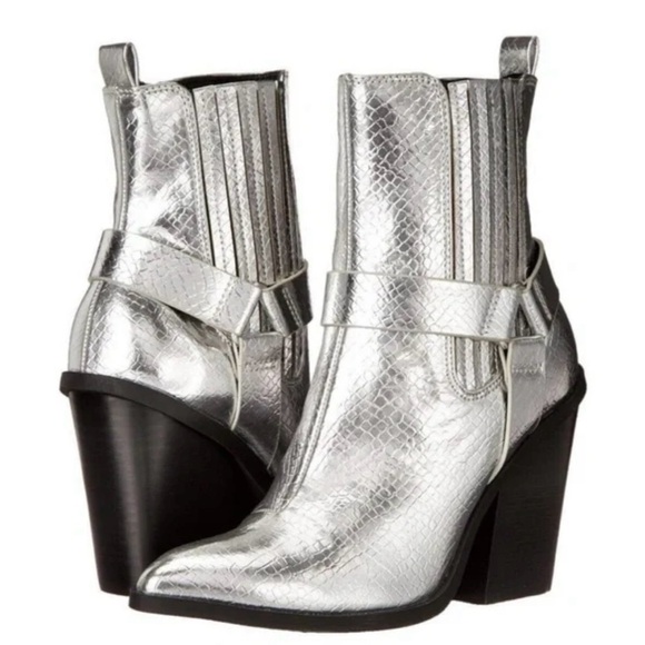 DV by Dolce Vita Nilano Metallic Ankle Booties - Picture 2 of 7